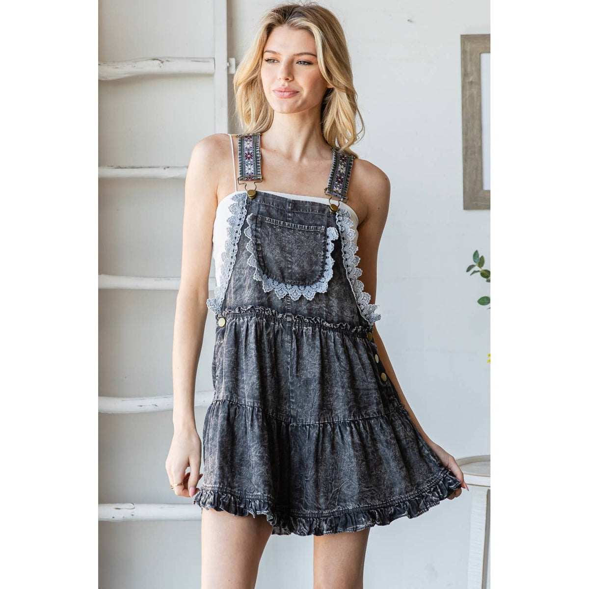 VEVERET EMBROIDERY OVERALL ROMPER
